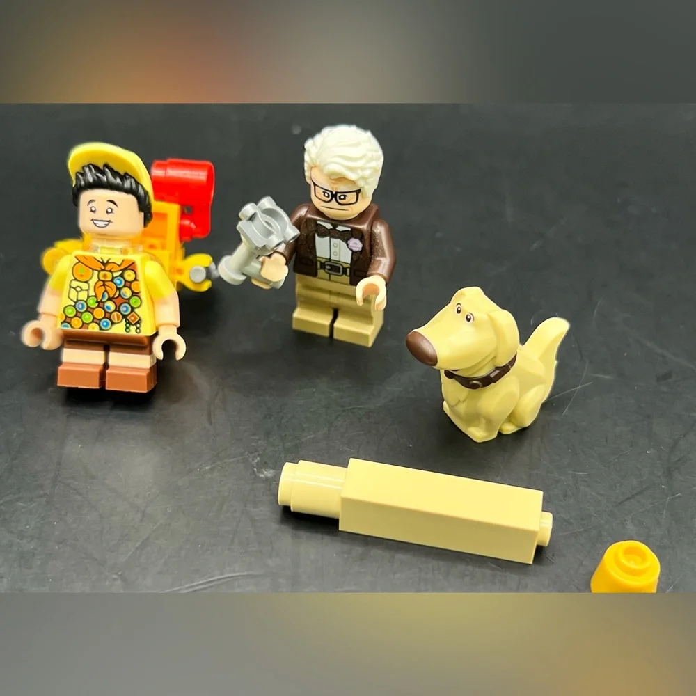 LEGO - Pixar Up - Minifigures - Carl, Russel, and Dug‎ w/ various Accessories